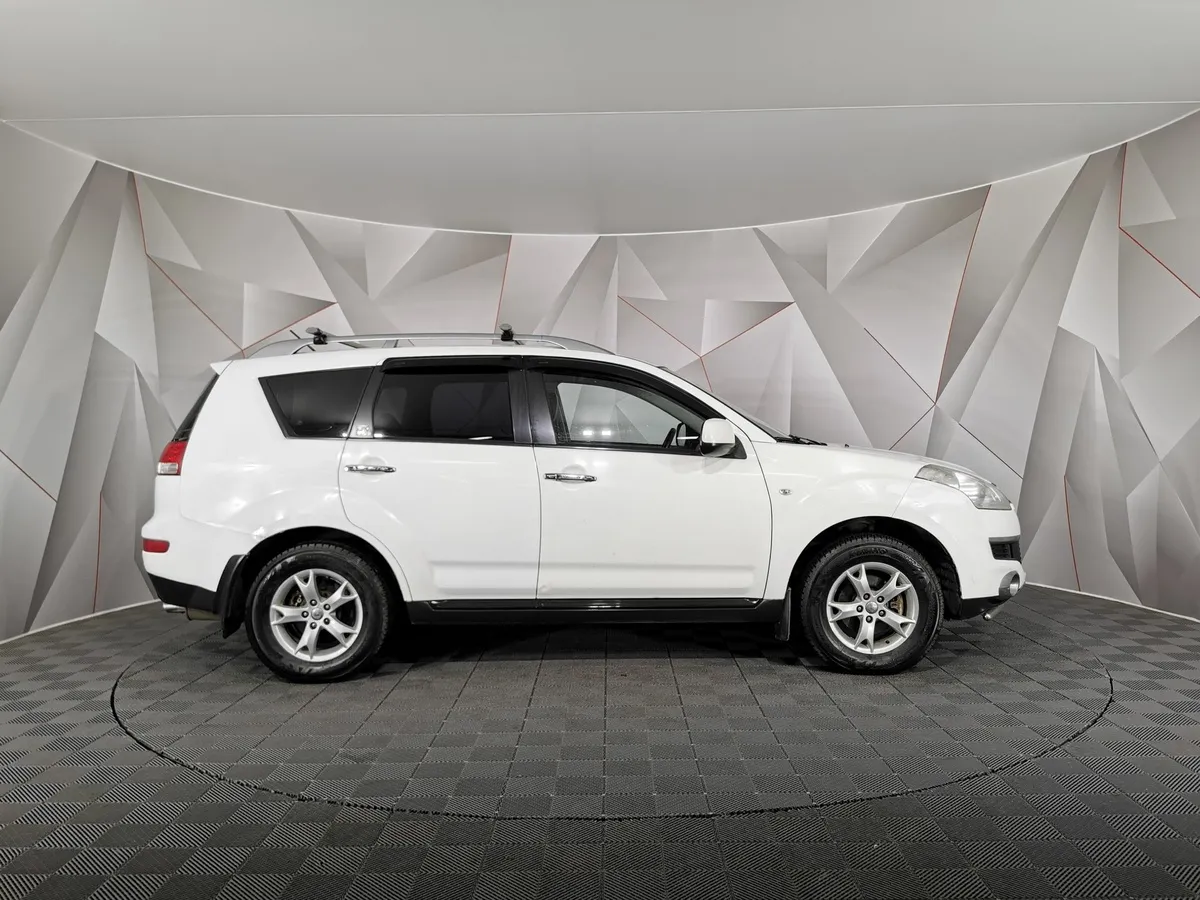 Citroen C-Crosser 2.4 CVT 4WD (170 л.с.) Белый в АВИЛОН. Слайд №6