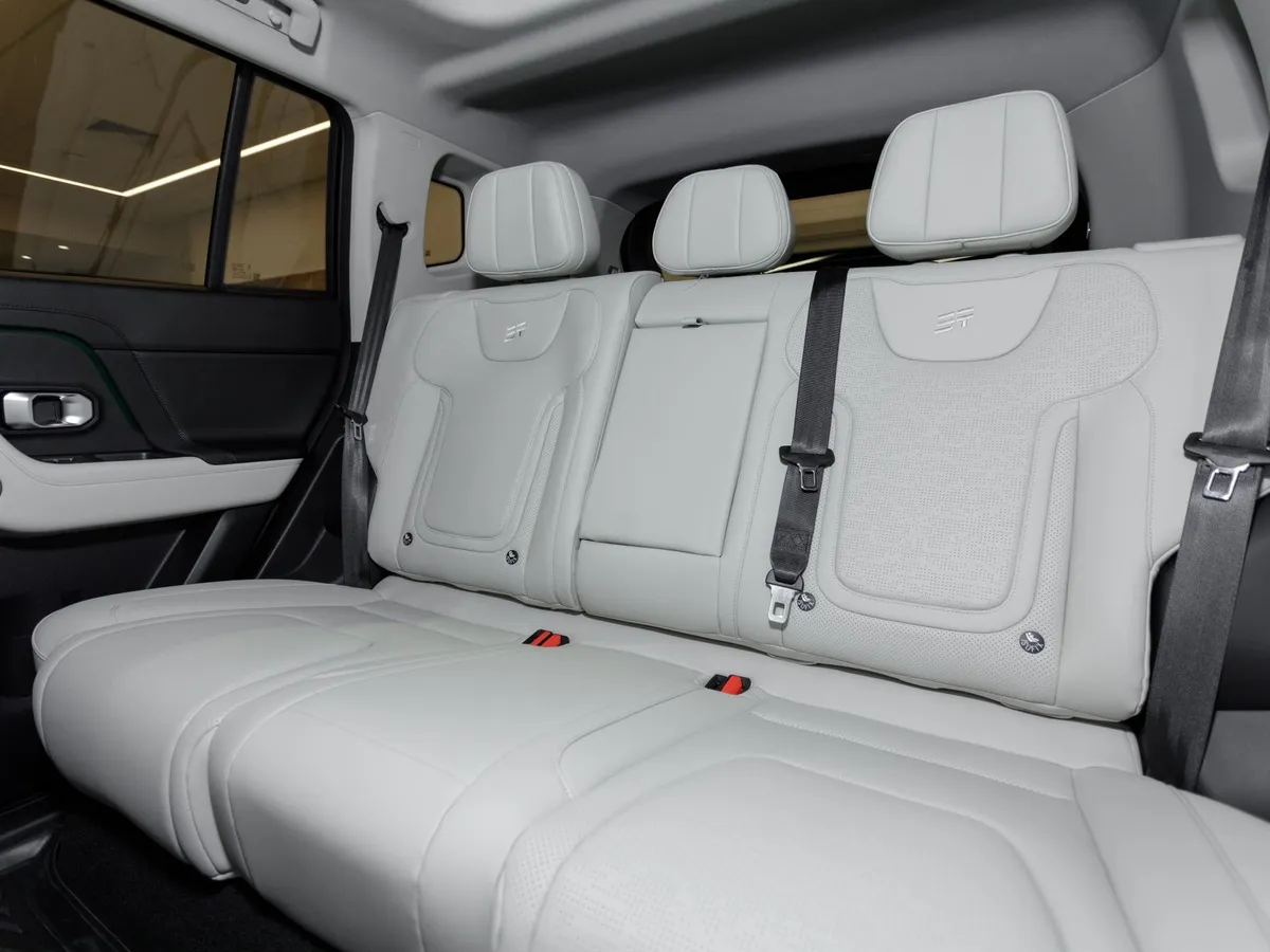 JETOUR T1 2.0T AT 4WD (245 л.с.) Лимитированная серия Черный в АВИЛОН. Слайд №11