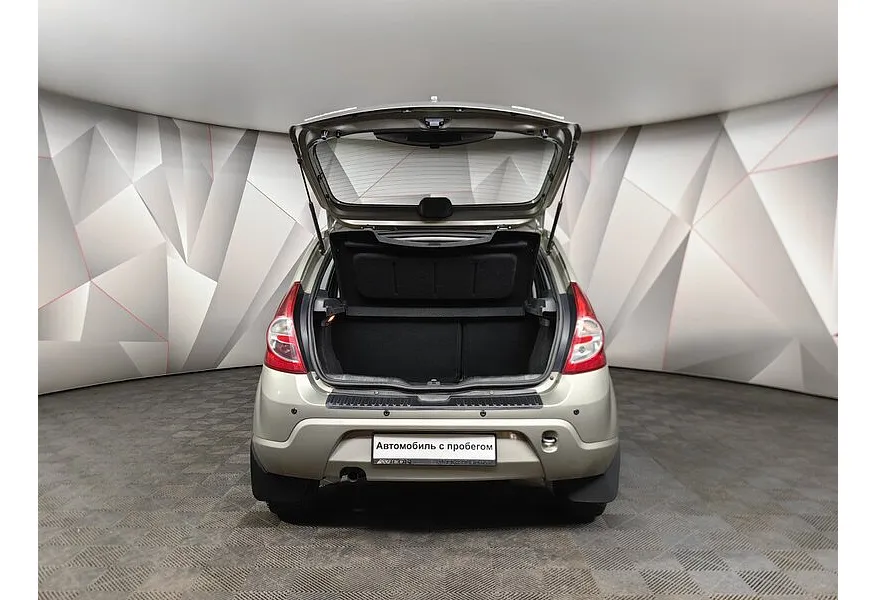 Renault Sandero 1.6 MT (102 л.с.) Бежевый в АВИЛОН. Слайд №11