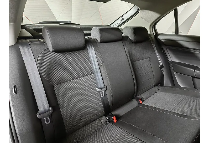 Skoda Rapid 1.6 MT (105 л.с.) Серебристый в АВИЛОН. Слайд №14