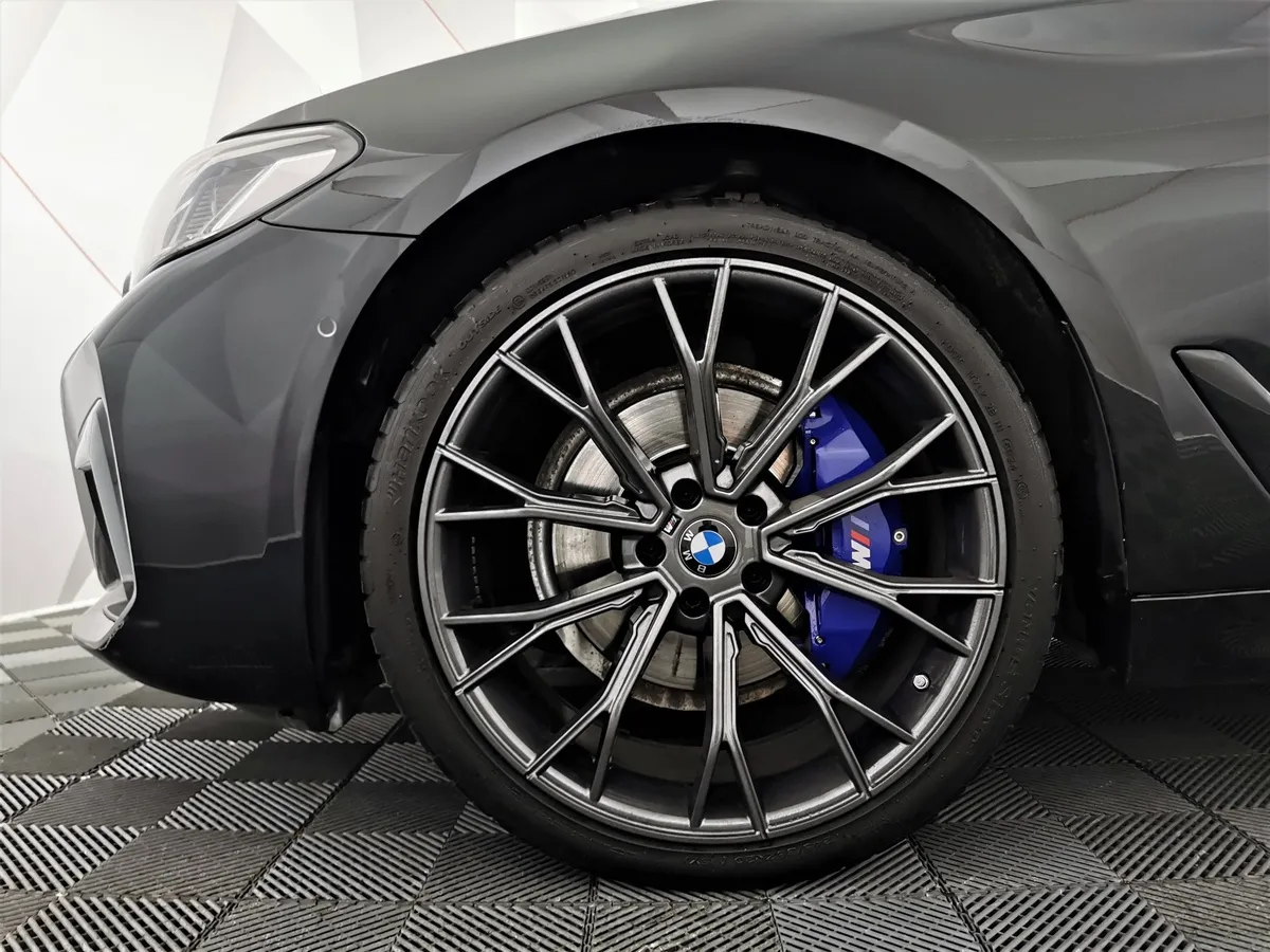 BMW 5 серия 520d xDrive Steptronic (190 л.с.) M Sport Черный в АВИЛОН. Слайд №7