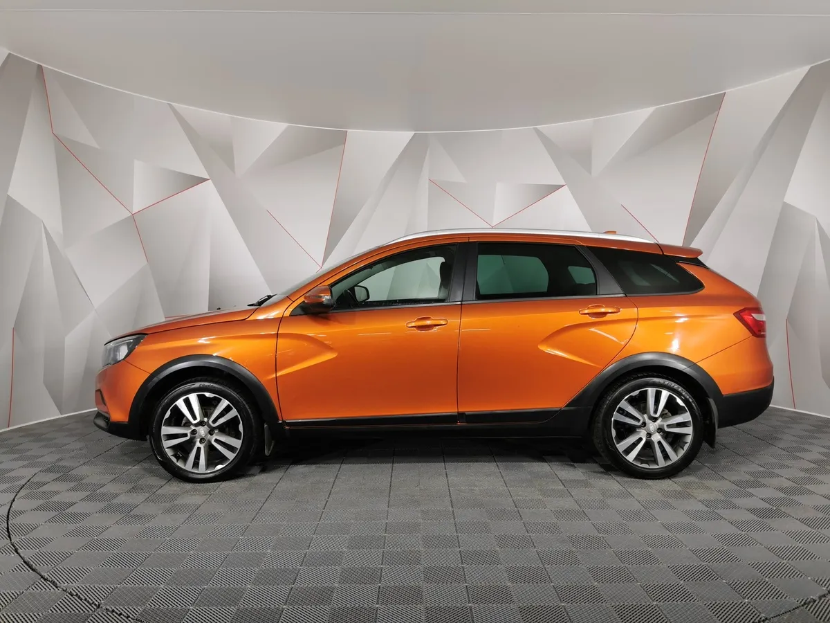 ВАЗ (Lada) Vesta 1.8 MT (122 л.с.) Оранжевый в АВИЛОН. Слайд №5