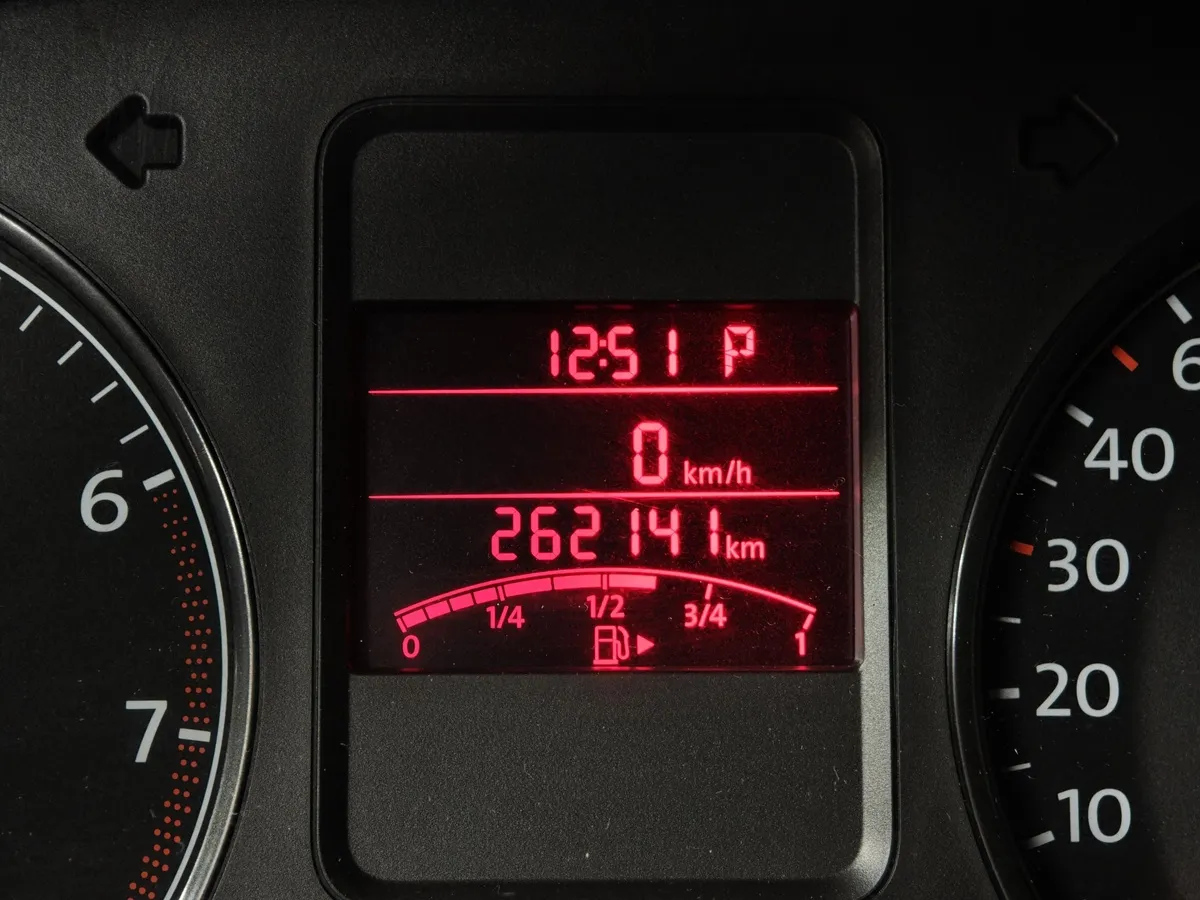 Volkswagen Polo 1.6 Tiptronic (105 л.с.) Comfortline Желтый в АВИЛОН. Слайд №17