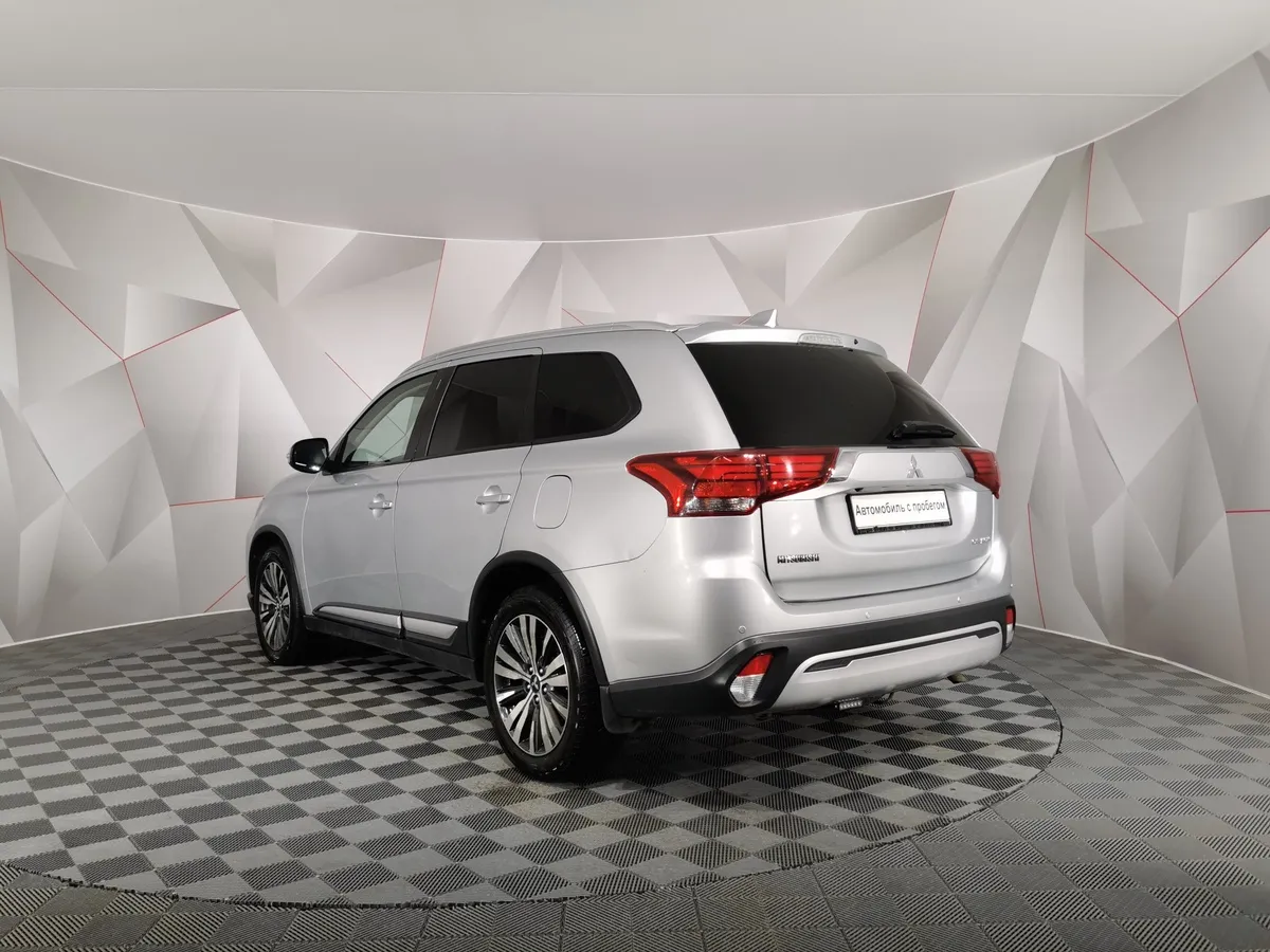 Mitsubishi Outlander 2.0 MIVEC CVT 4WD (146 л.с.) Invite Серебристый в АВИЛОН. Слайд №4
