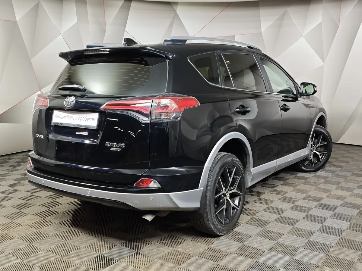 Toyota RAV4 2.5 AT 4WD (180 л.с.) Черный в АВИЛОН. Слайд №2