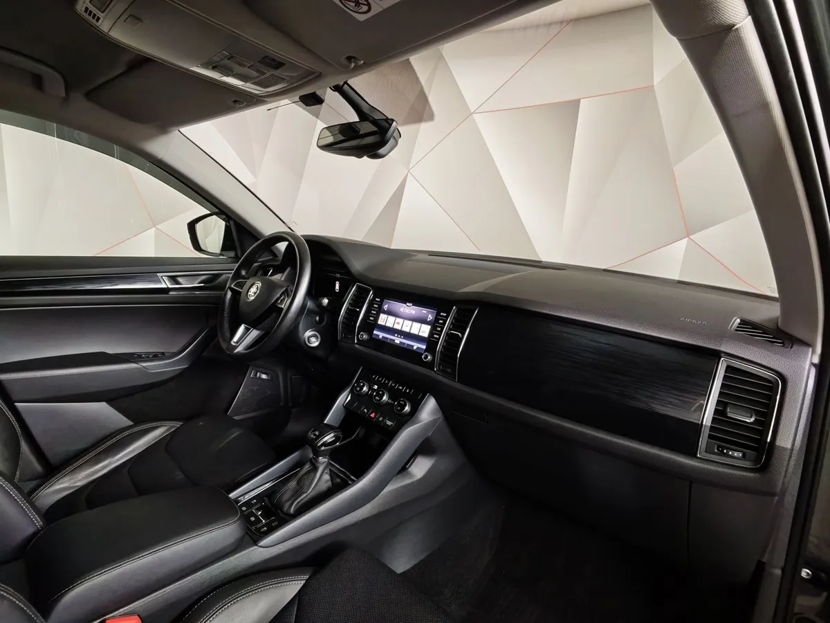 Skoda Kodiaq 2.0 TSI DSG 4X4 (180 л.с.) Зеленый в АВИЛОН. Слайд №12