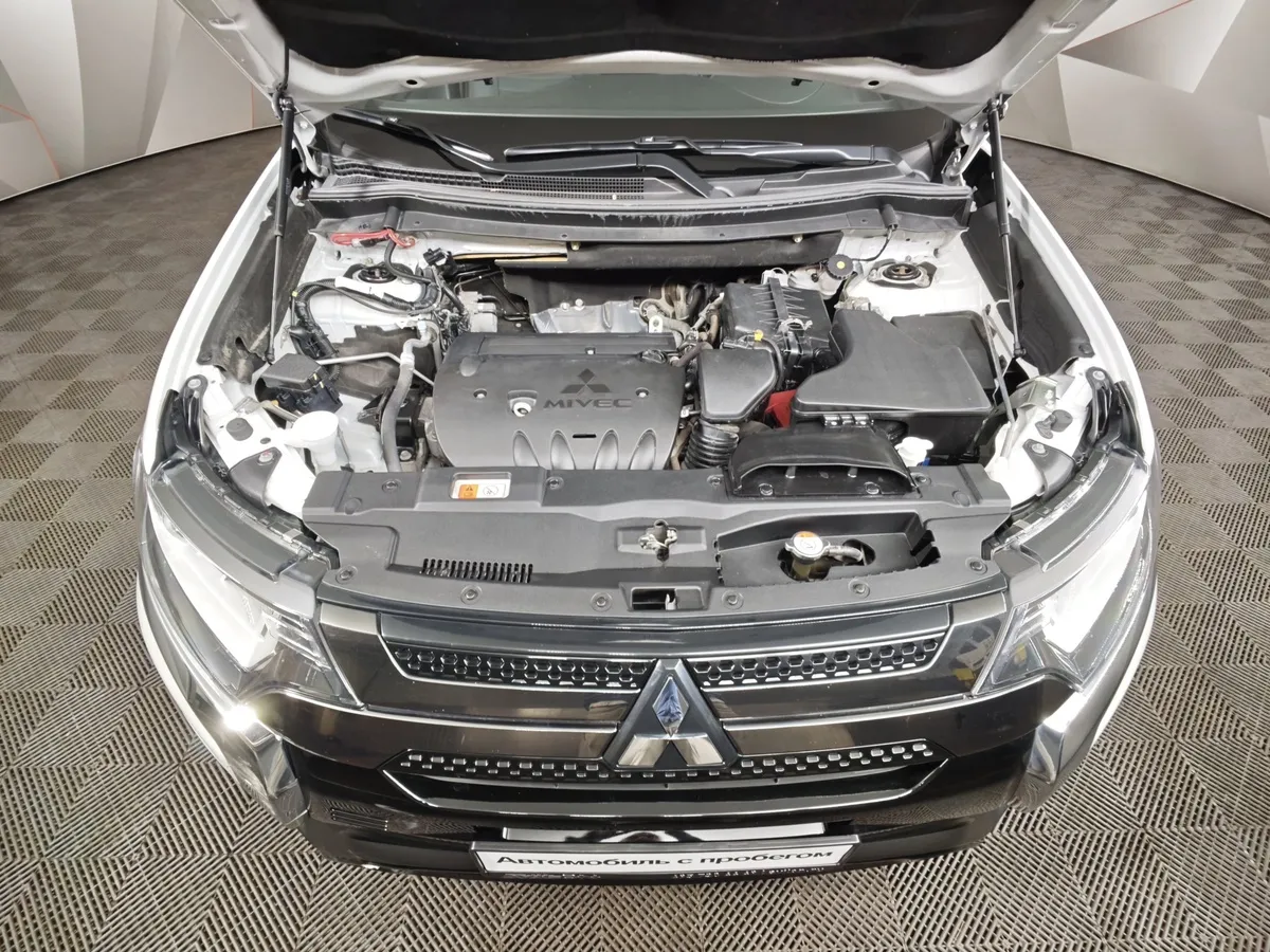 Mitsubishi Outlander 2.0 CVT 4WD (146 л.с.) Белый в АВИЛОН. Слайд №11