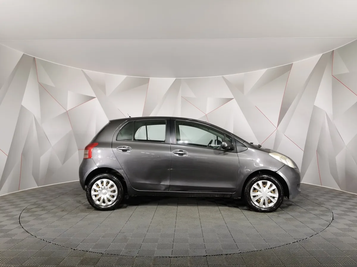Toyota Yaris 1.3 MMT (87 л.с.) Серый в АВИЛОН. Слайд №6