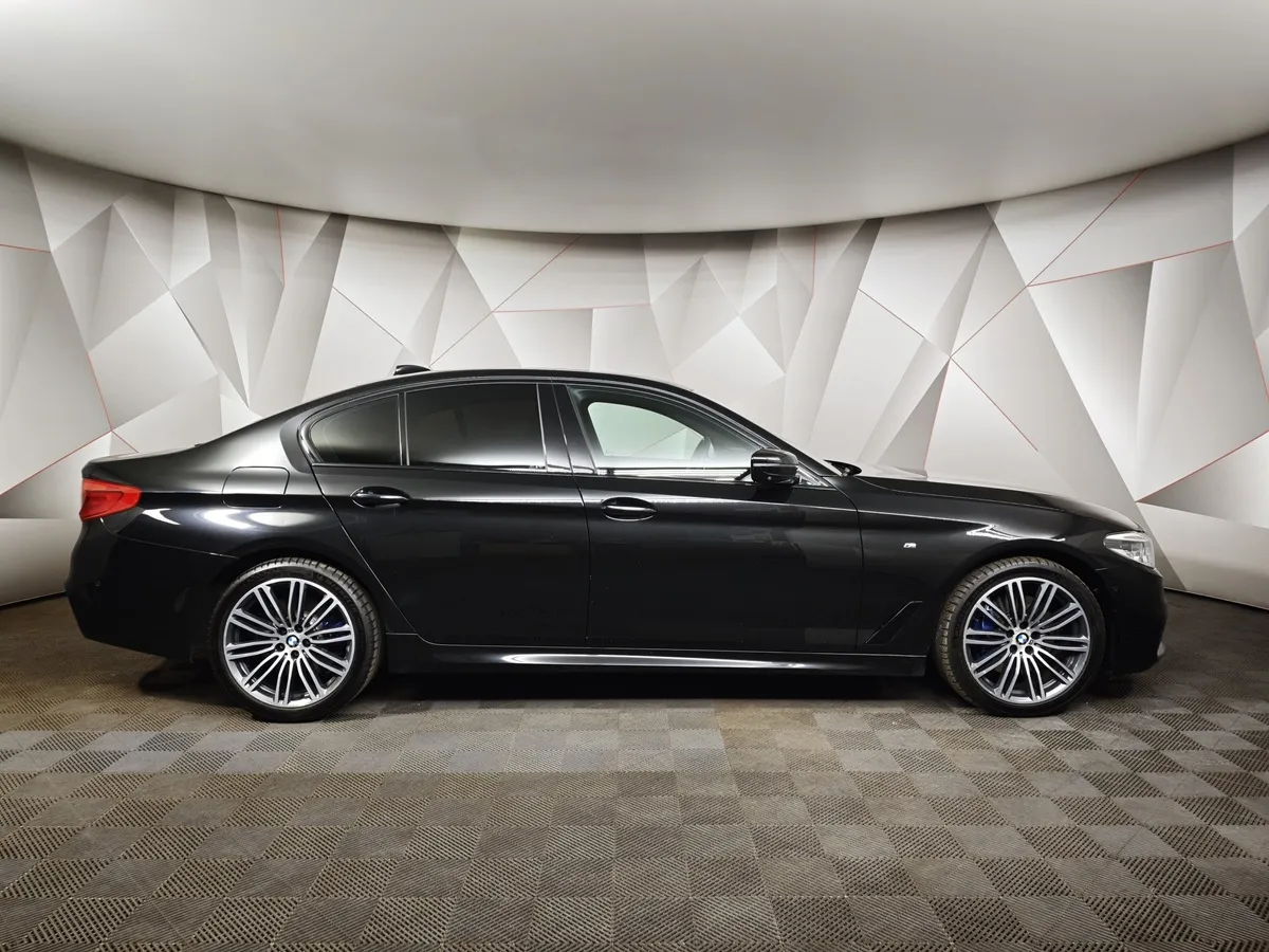 BMW 5 серия 530d xDrive Steptronic (249 л.с.) M Sport Plus Черный в АВИЛОН. Слайд №6