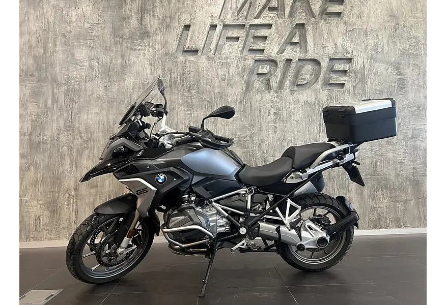 LIVE. Слайд №3