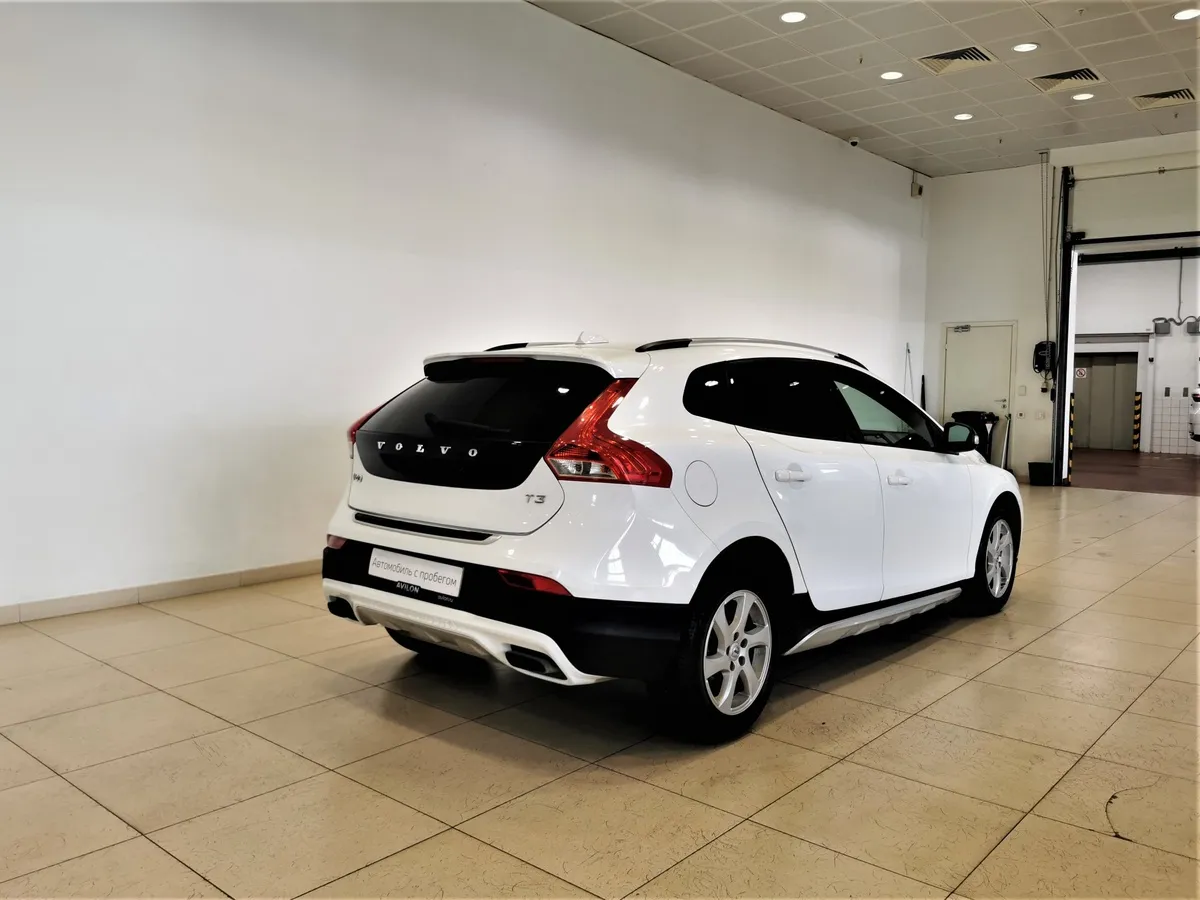 Volvo V40 1.5 T3 Drive-E Geartronic (152 л.с.) Белый в АВИЛОН. Слайд №2