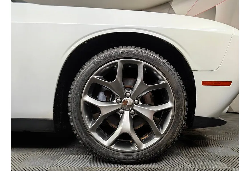 Dodge Challenger 3.6 V6 AT (309 л.с.) Белый в АВИЛОН. Слайд №9