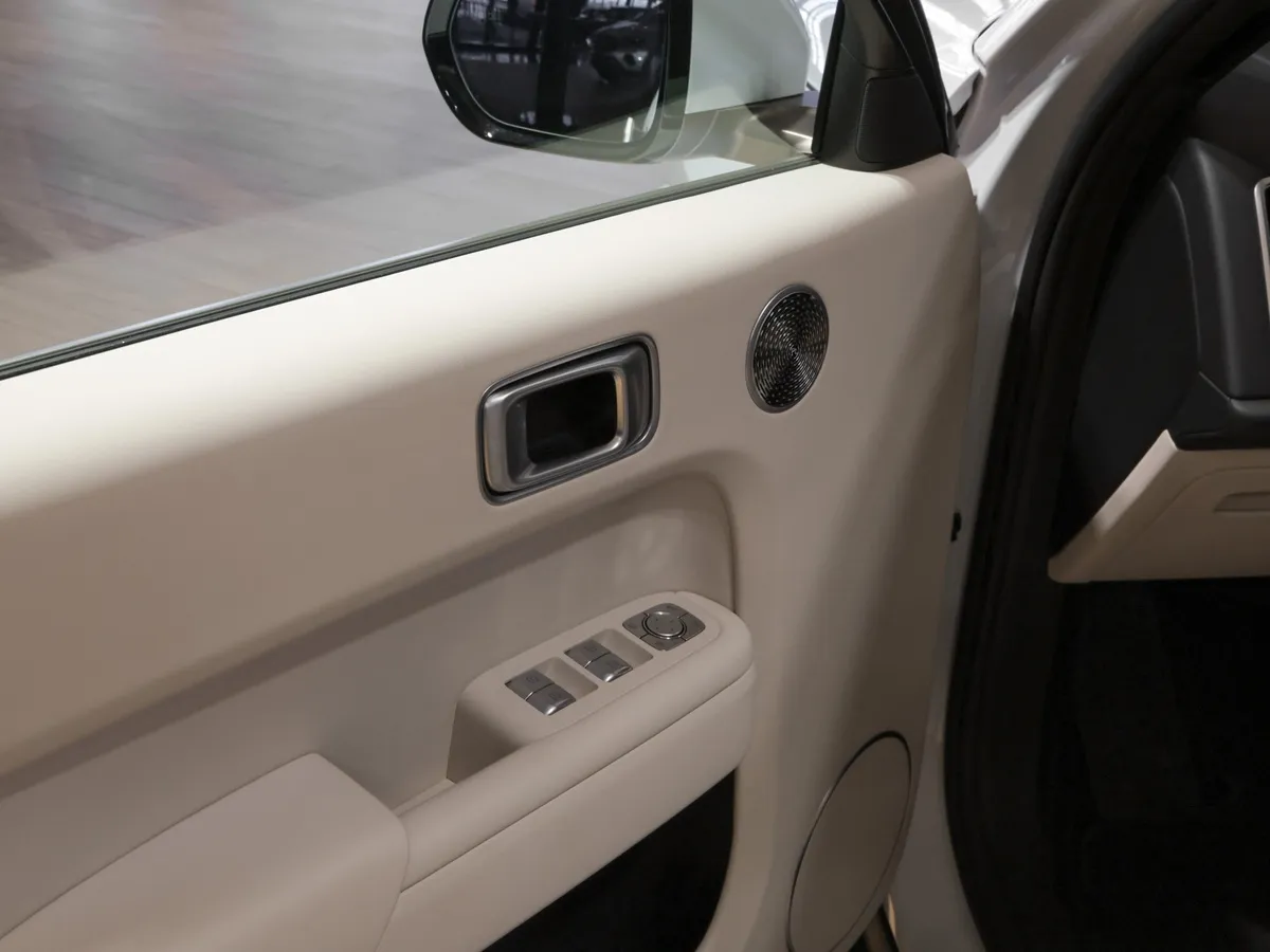 Li Auto L9 1.5 AT 4WD (449 л.с.) Ultra Белый в АВИЛОН. Слайд №15