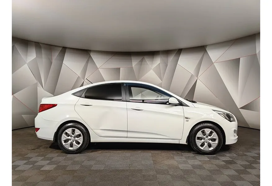 Hyundai Solaris 1.6 MT (123 л.с.) Comfort + Winter Белый в АВИЛОН. Слайд №6