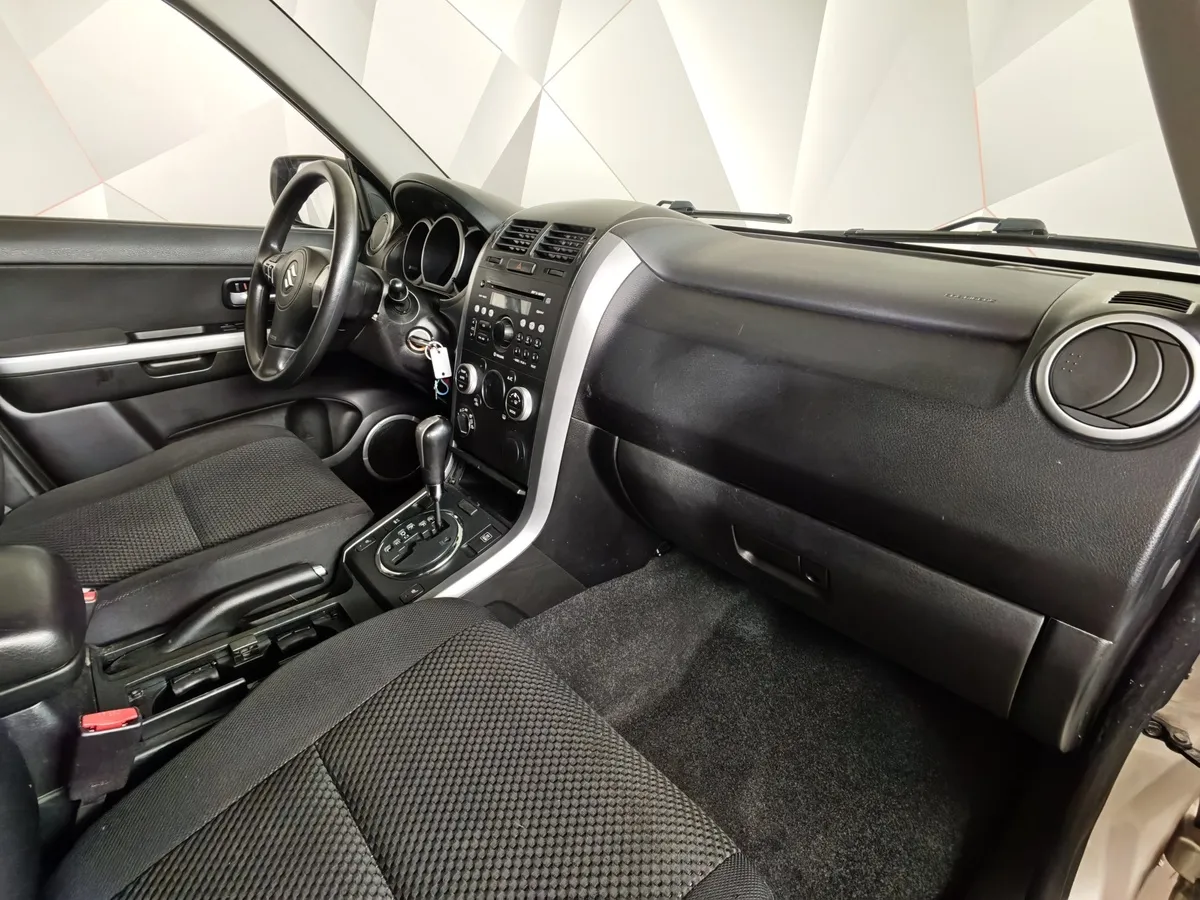 Suzuki Grand Vitara 2.0 AT AWD (140 л.с.) Бежевый в АВИЛОН. Слайд №12