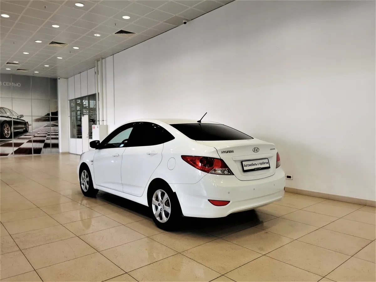 Hyundai Solaris 1.6 MT (123 л.с.) Comfort Белый в АВИЛОН. Слайд №4
