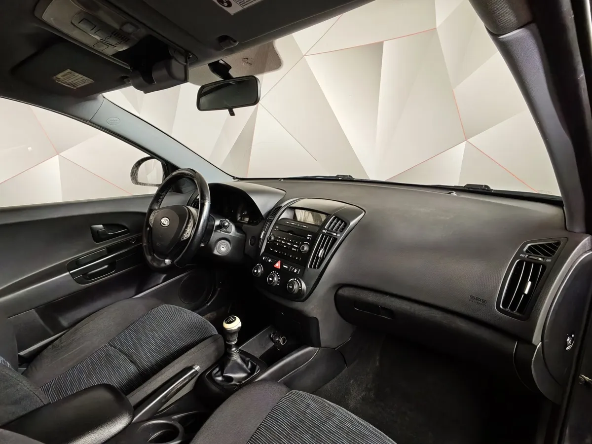 Kia Ceed 1.4 MT (109 л.с.) Серый в АВИЛОН. Слайд №11