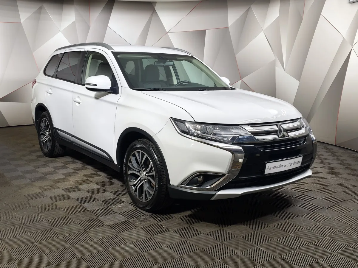Mitsubishi Outlander 2.0 CVT (146 л.с.) Invite Белый в АВИЛОН. Слайд №3