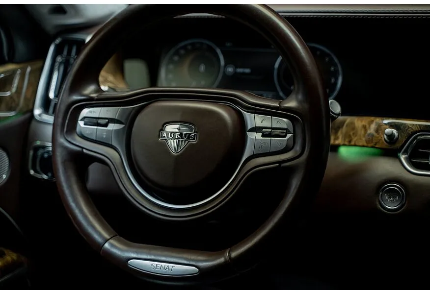 AURUS Senat 4.4L AWD AT (598 л.с.) Черный в АВИЛОН. Слайд №6