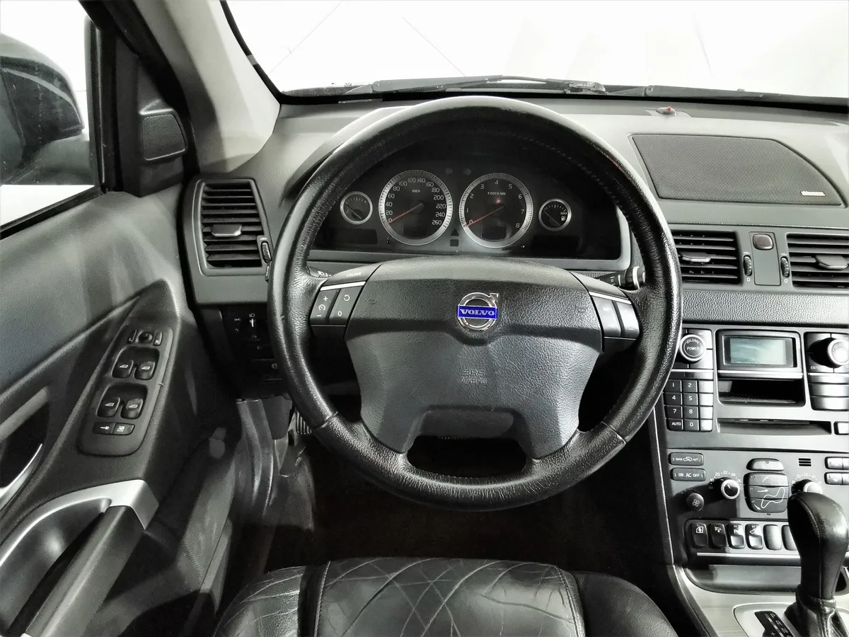 Volvo XC90 2.5 T5 Geartronic AWD (5 мест) (210 л.с.) Черный в АВИЛОН. Слайд №19