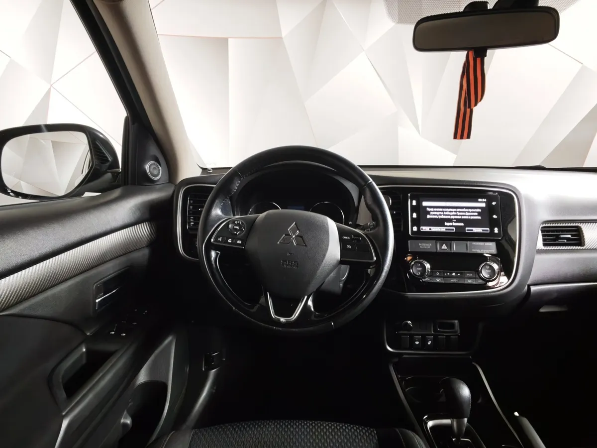 Mitsubishi Outlander 2.0 CVT 4WD (146 л.с.) Черный в АВИЛОН. Слайд №20