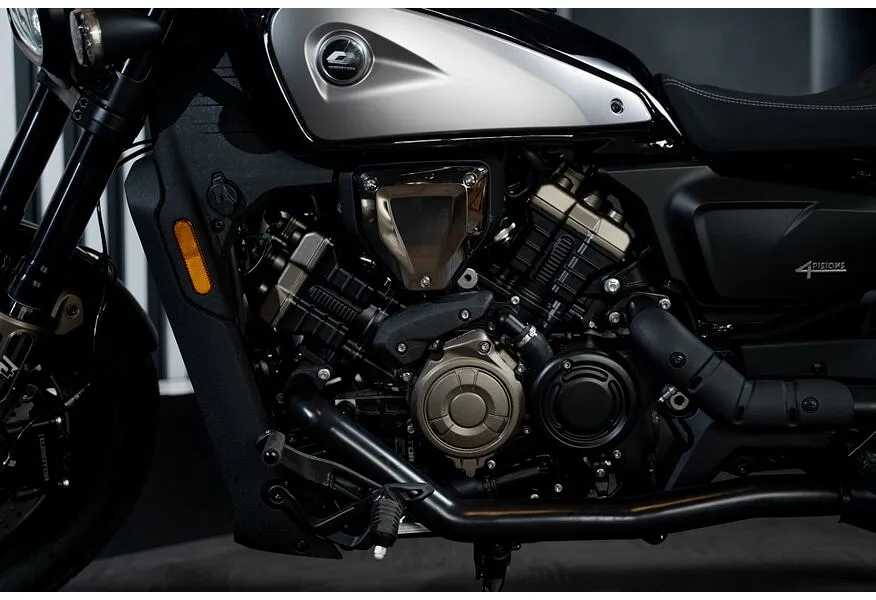 QJMOTOR SRV 600V 561 см³ (68 л.с.) (68) 561 Черный в АВИЛОН. Слайд №9