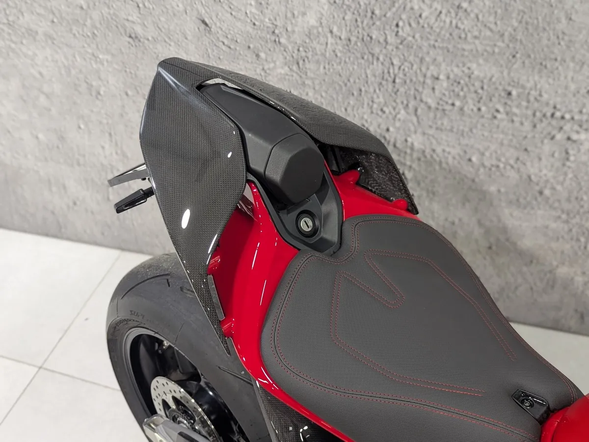 Ducati Panigale V4 1100 см³ (214 л.с.) 1103 Красный в АВИЛОН. Слайд №3