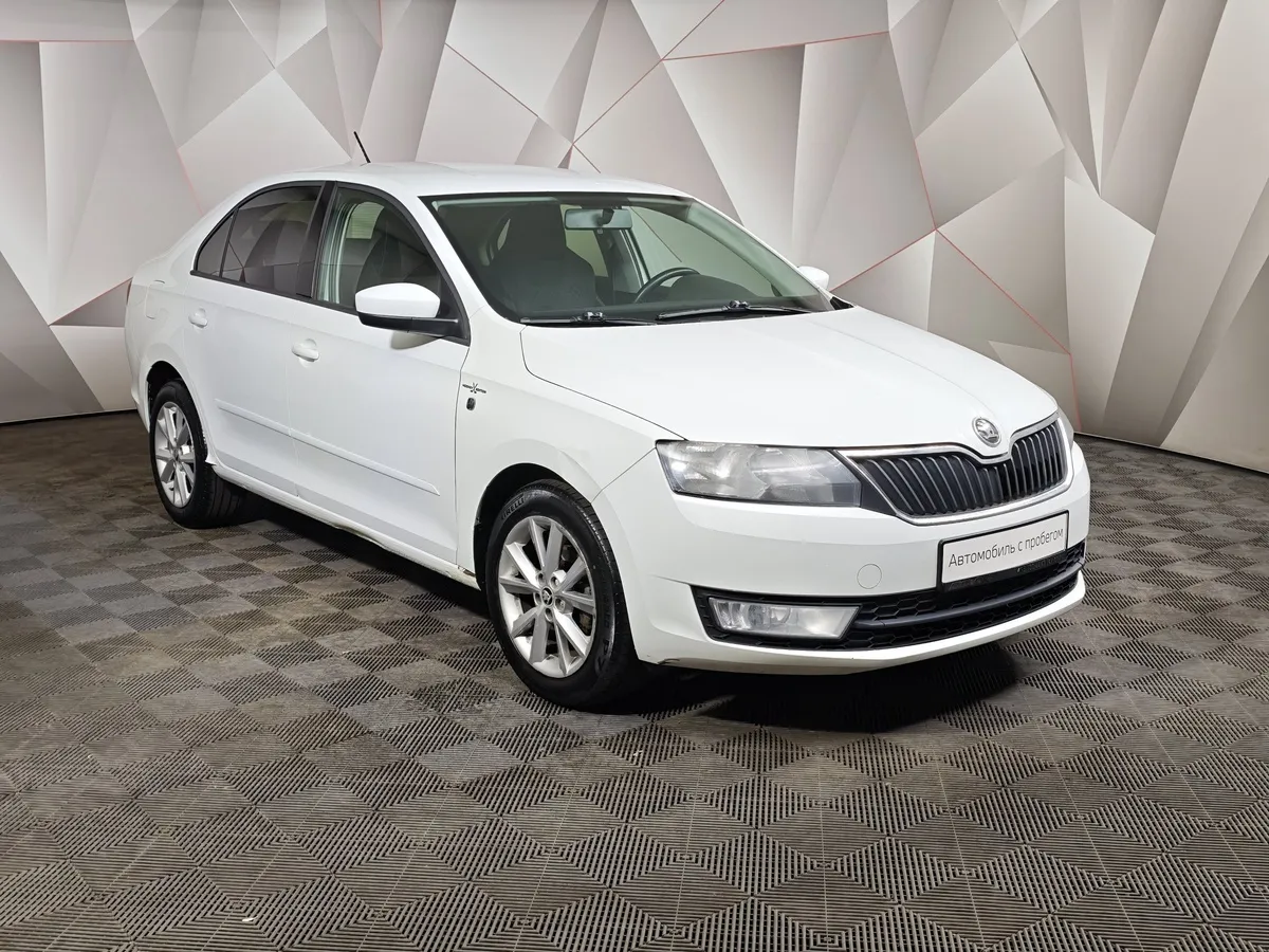 Skoda Rapid 1.6 MT (90 л.с.) Белый в АВИЛОН. Слайд №3