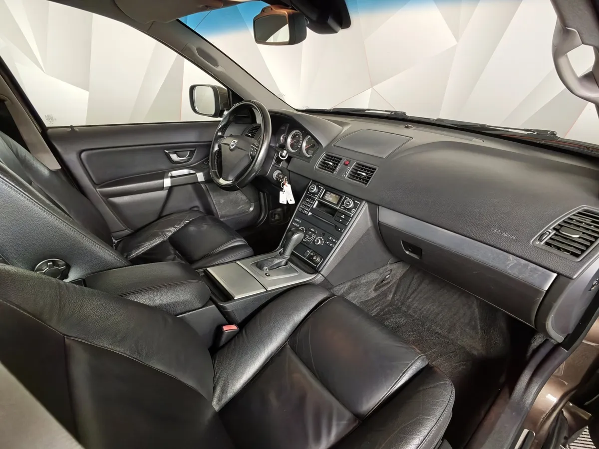 Volvo XC90 2.5 T5 Geartronic AWD (5 мест) (210 л.с.) Коричневый в АВИЛОН. Слайд №13