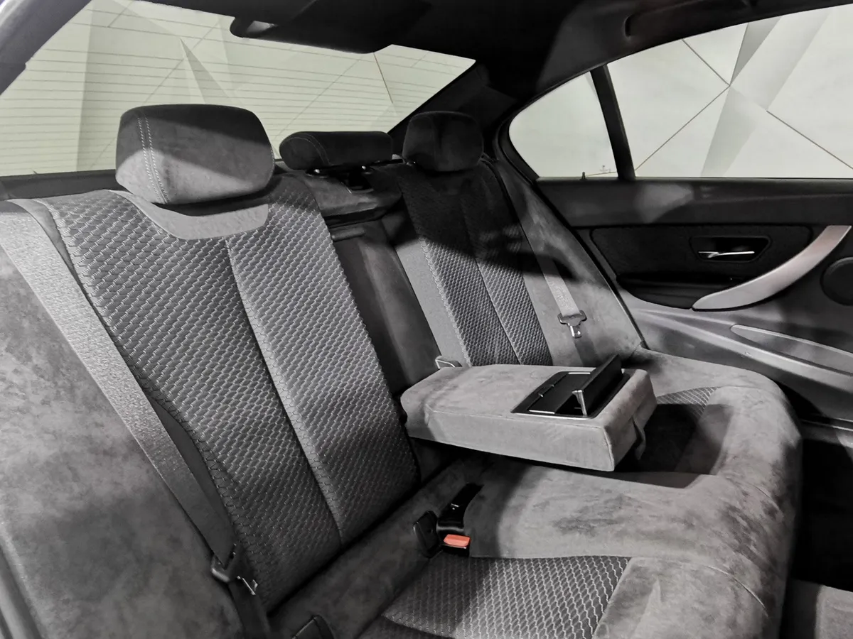 BMW 3 серия 320i xDrive AT (184 л.с.) M Sport Белый в АВИЛОН. Слайд №15