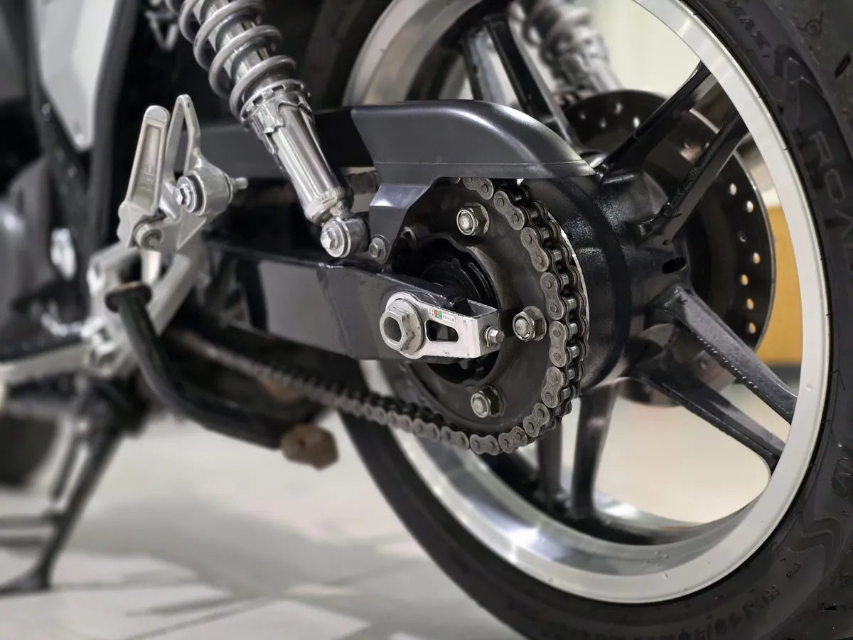 Honda CB1000 Hornet 998 см³ (158 л.с.) (158) 998 Серый в АВИЛОН. Слайд №10