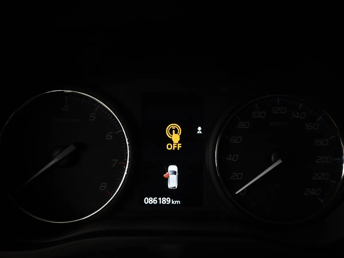 Mitsubishi Outlander 2.0 CVT (146 л.с.) Invite Белый в АВИЛОН. Слайд №18
