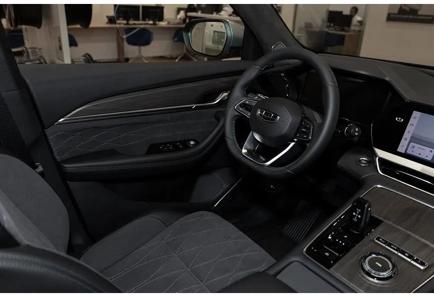 Geely Monjaro 2.0T 8AT 4WD (238 л.с.) Flagship Черный в АВИЛОН. Слайд №16