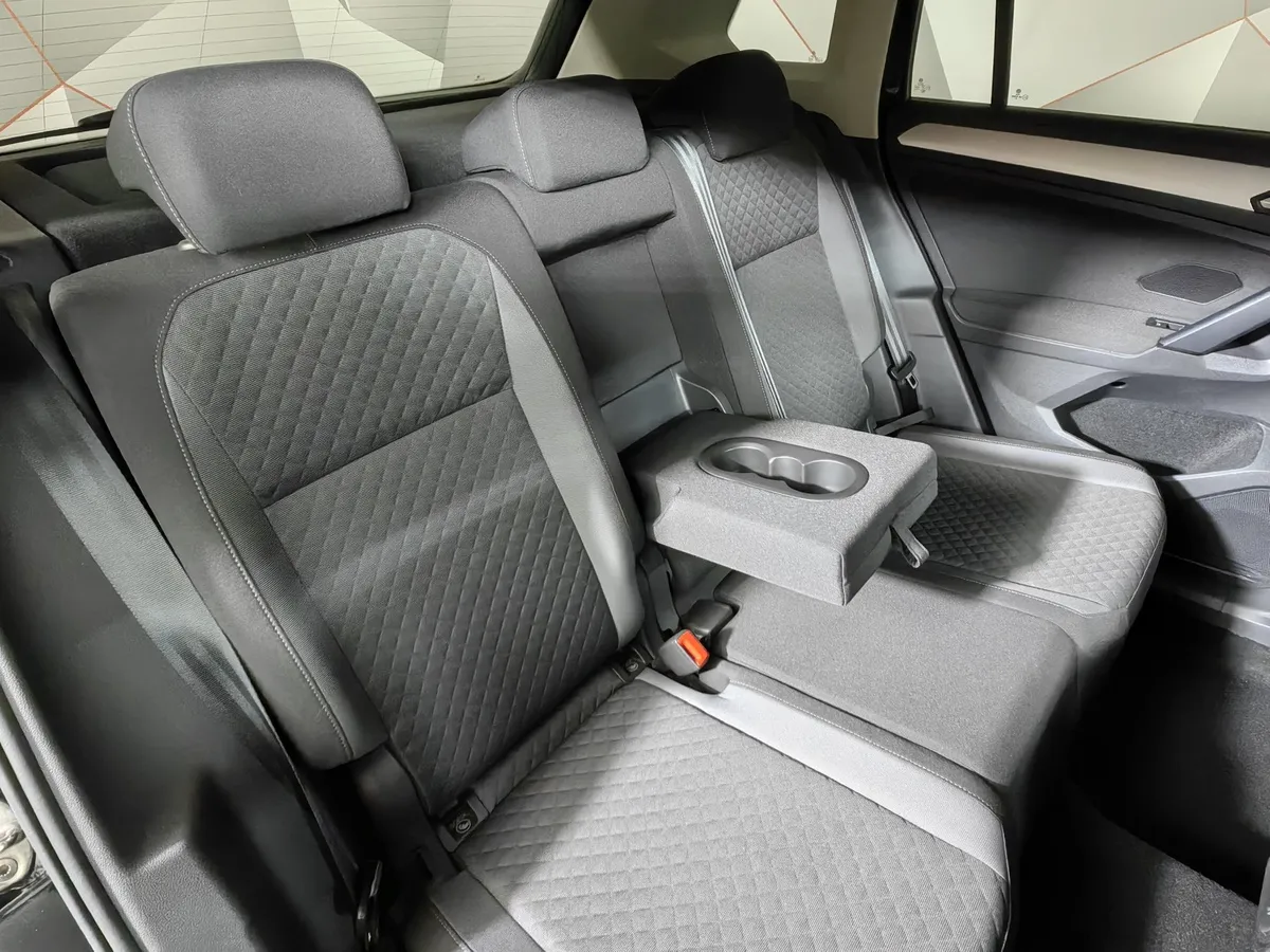Volkswagen Tiguan 1.4 TSI BlueMotion DSG (150 л.с.) Comfortline Черный в АВИЛОН. Слайд №17