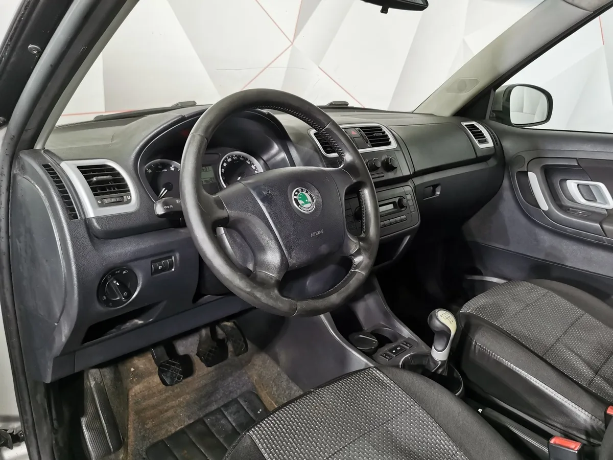 Skoda Fabia 1.2 MT (70 л.с.) Серый в АВИЛОН. Слайд №15