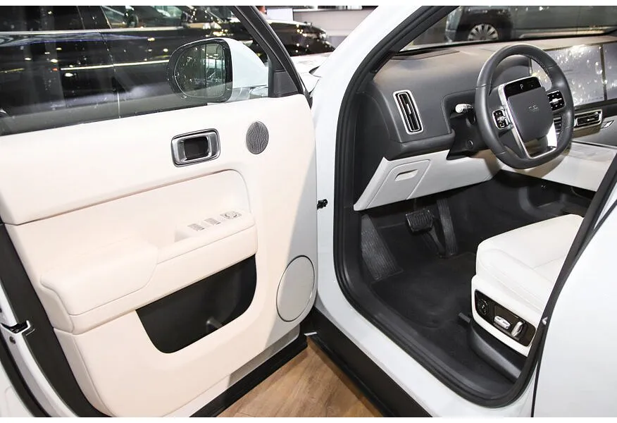 Li Auto L7 1.5 AT 4WD (449 л.с.) Ultra Белый в АВИЛОН. Слайд №11