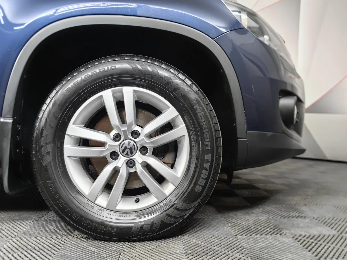 Volkswagen Tiguan 1.4 TSI BlueMotion DSG (150 л.с.) Comfortline Синий в АВИЛОН. Слайд №9