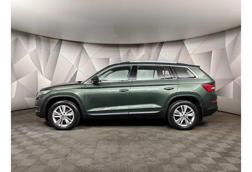 Skoda Kodiaq 2.0 TSI DSG 4X4 (180 л.с.) Зеленый в АВИЛОН. Слайд №5