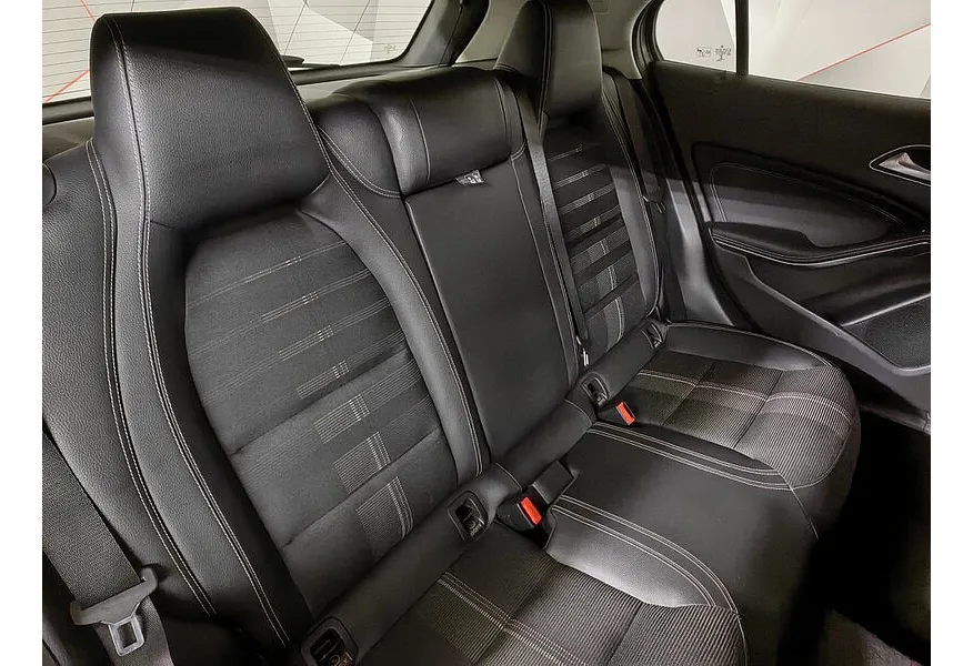 Mercedes-Benz GLA 200 7G-DCT (150 л.с.) Особая серия Серый в АВИЛОН. Слайд №17