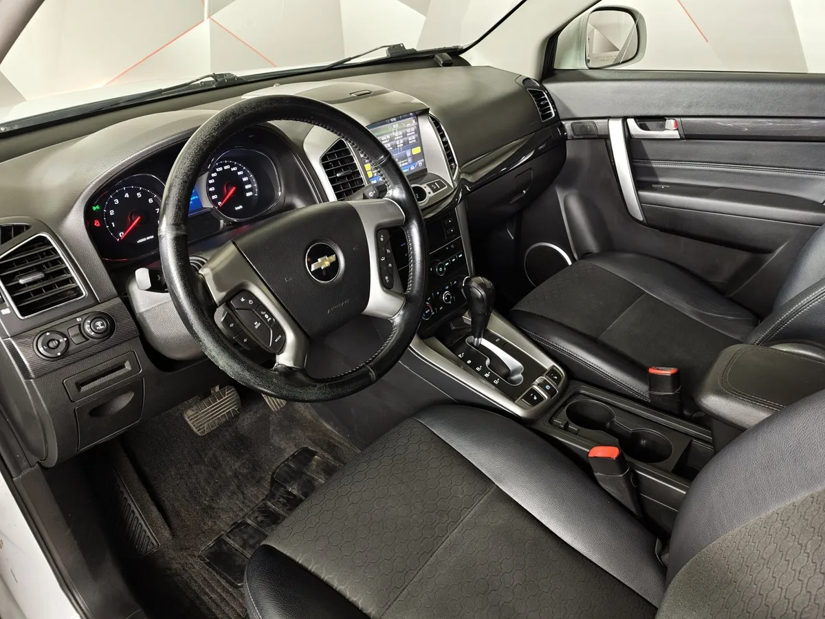 Chevrolet Captiva 2.4 AT (5 мест) (167 л.с.) LT Белый в АВИЛОН. Слайд №19