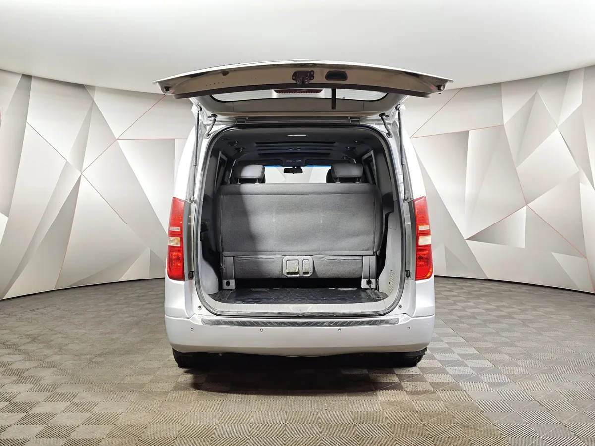 Hyundai Grand Starex 2.5 AT (145 л.с.) Серый в АВИЛОН. Слайд №12