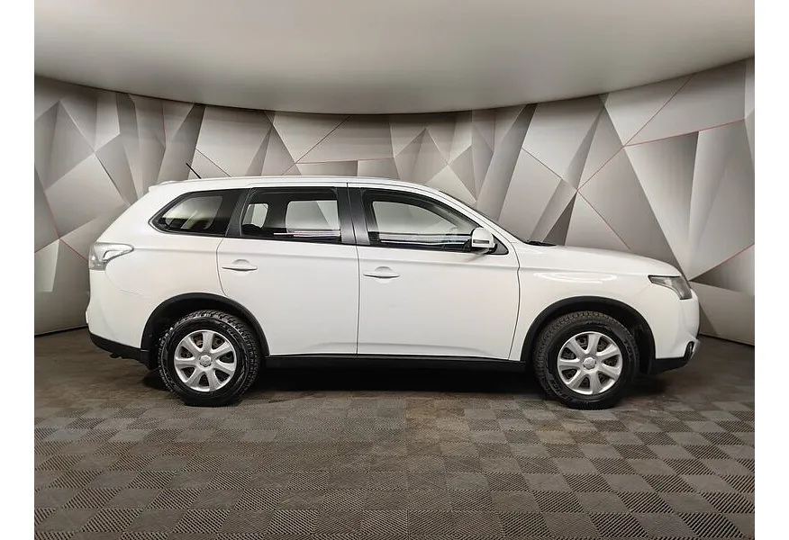 Mitsubishi Outlander 2.0 CVT 4WD (146 л.с.) Белый в АВИЛОН. Слайд №6