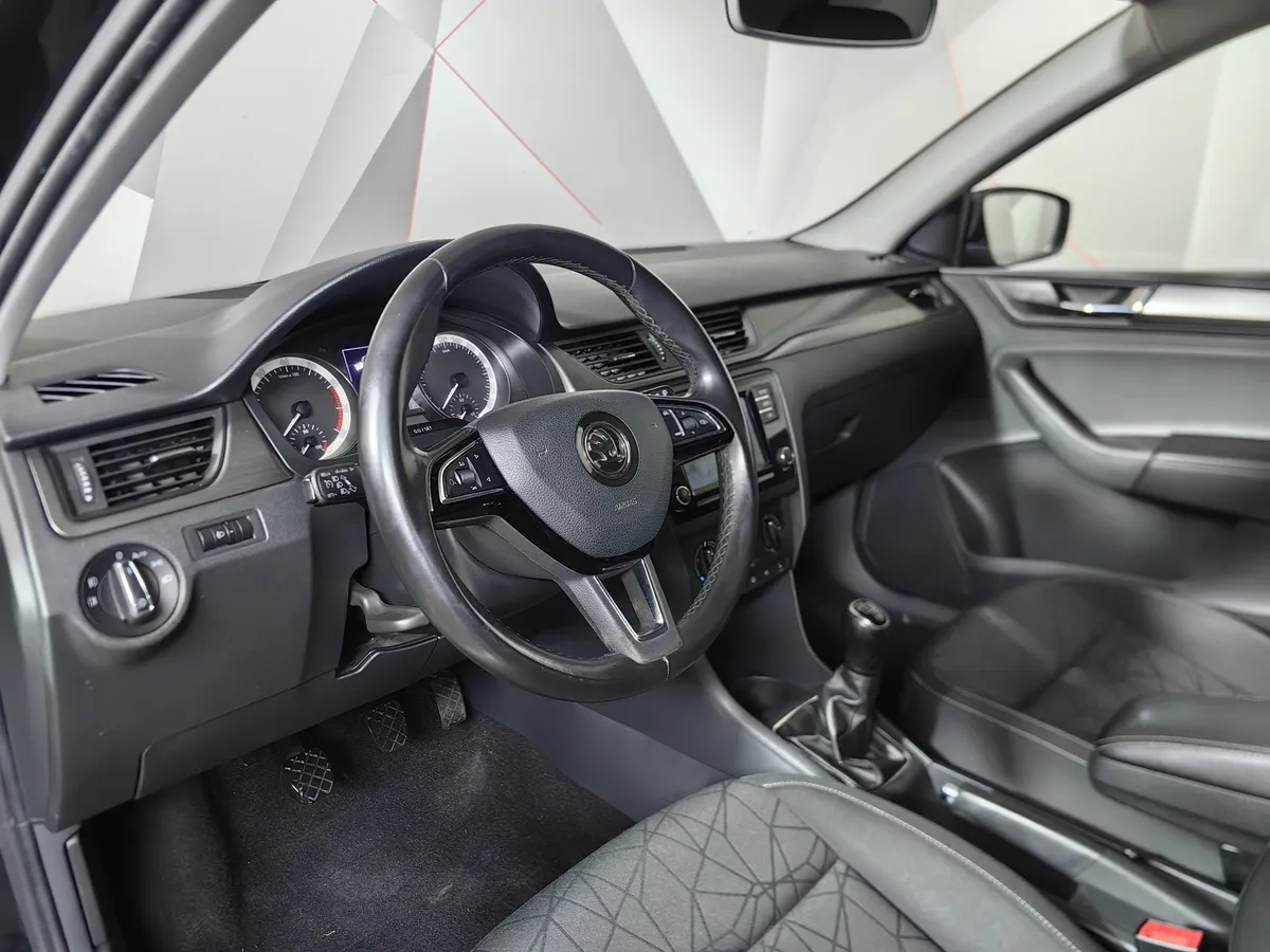 Skoda Rapid 1.6 MT (90 л.с.) Черный в АВИЛОН. Слайд №19