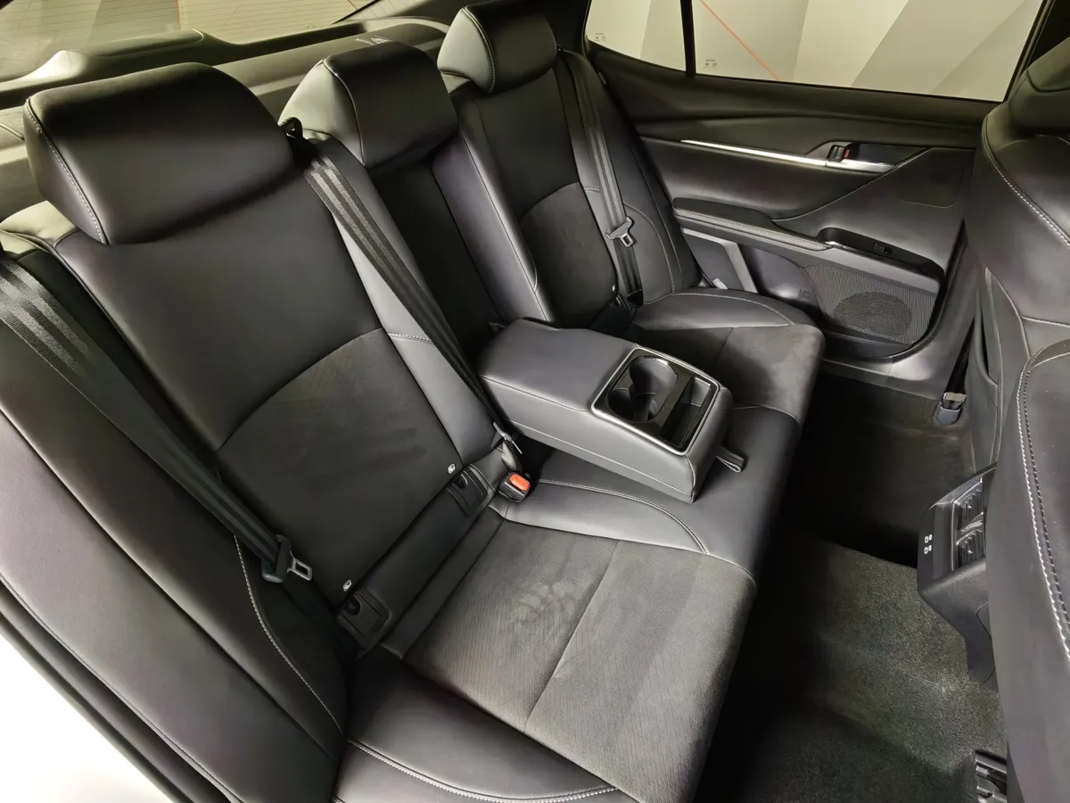 Toyota Camry 2.0 AT (173 л.с.) Sport Белый в АВИЛОН. Слайд №17