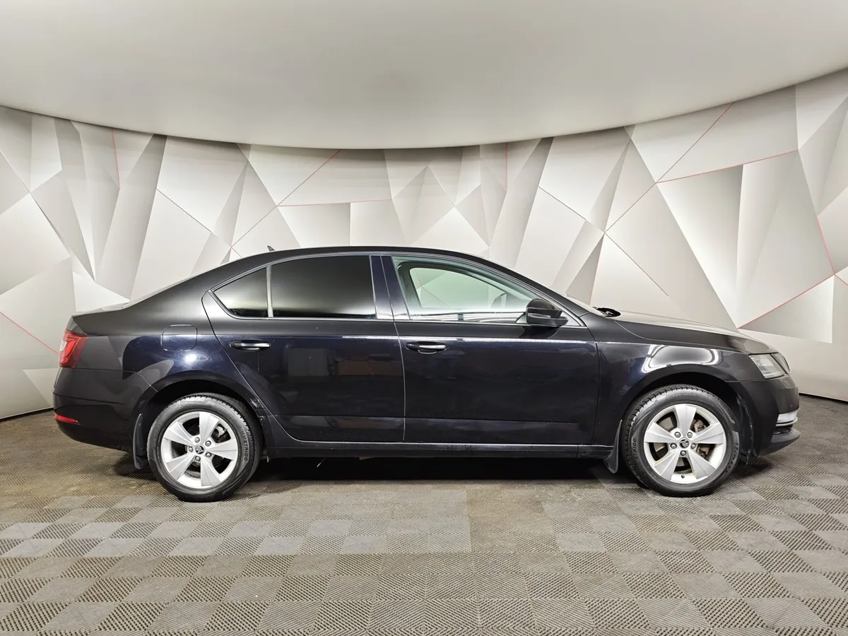Skoda Octavia 1.6 AT (110 л.с.) Черный в АВИЛОН. Слайд №6