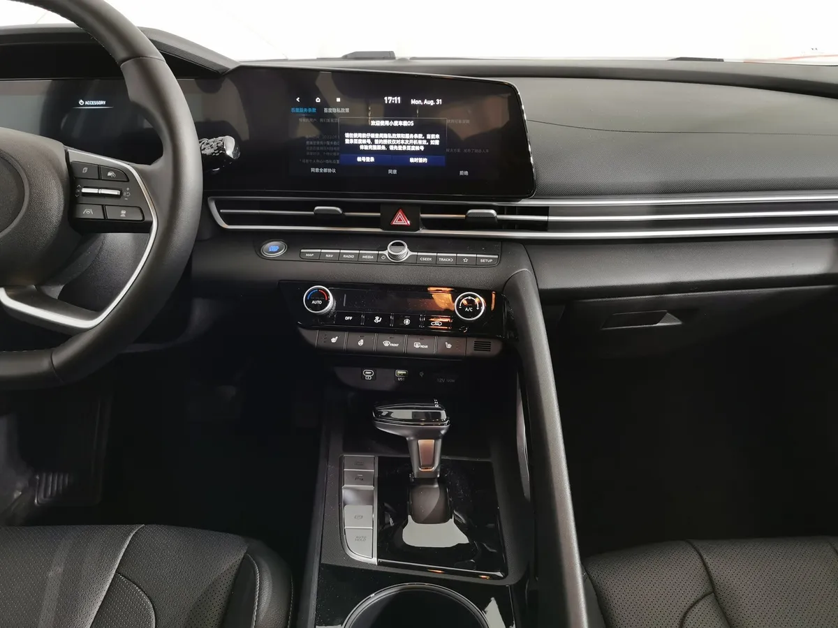 Hyundai Elantra 1.5 CTV (115 л.с.) Premium Edition Белый в АВИЛОН. Слайд №14