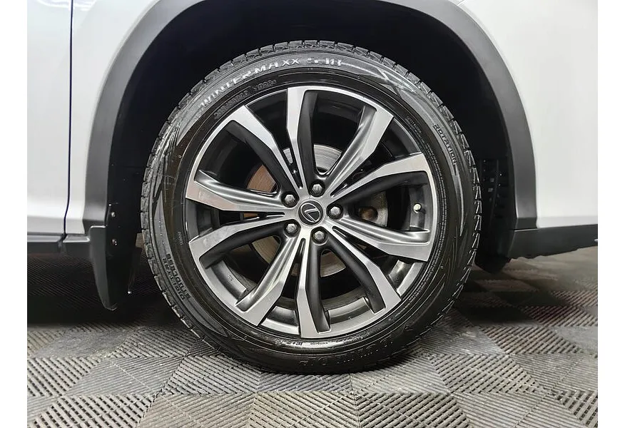 Lexus RX 2.0 AT AWD (238 л.с.) Executive Белый в АВИЛОН. Слайд №9