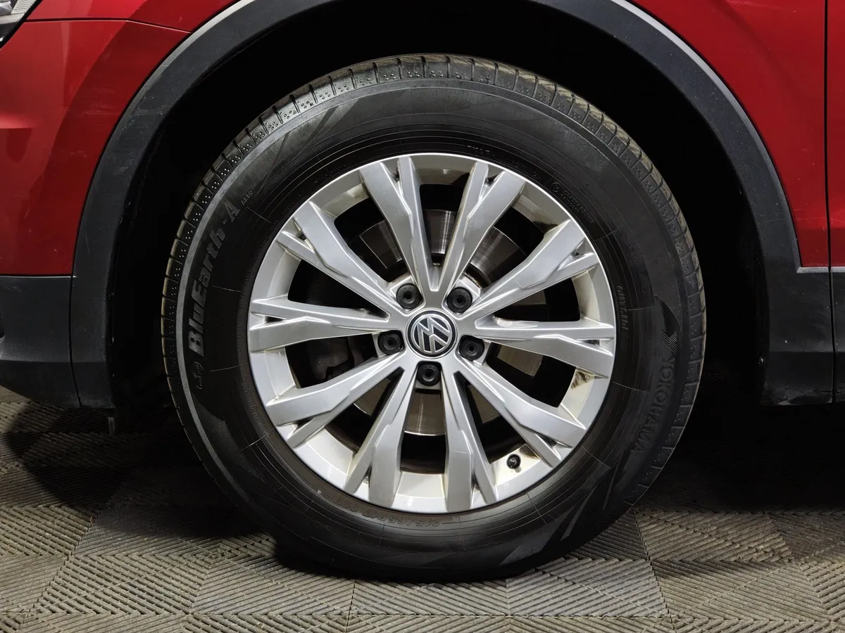 Volkswagen Tiguan 1.4 TSI BlueMotion DSG (150 л.с.) Comfortline Красный в АВИЛОН. Слайд №9
