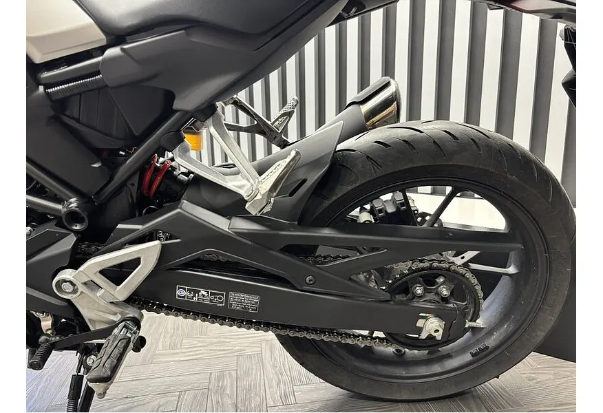 Honda CBF 300 NA 286 см³ (31 л.с.) Серый в АВИЛОН. Слайд №11