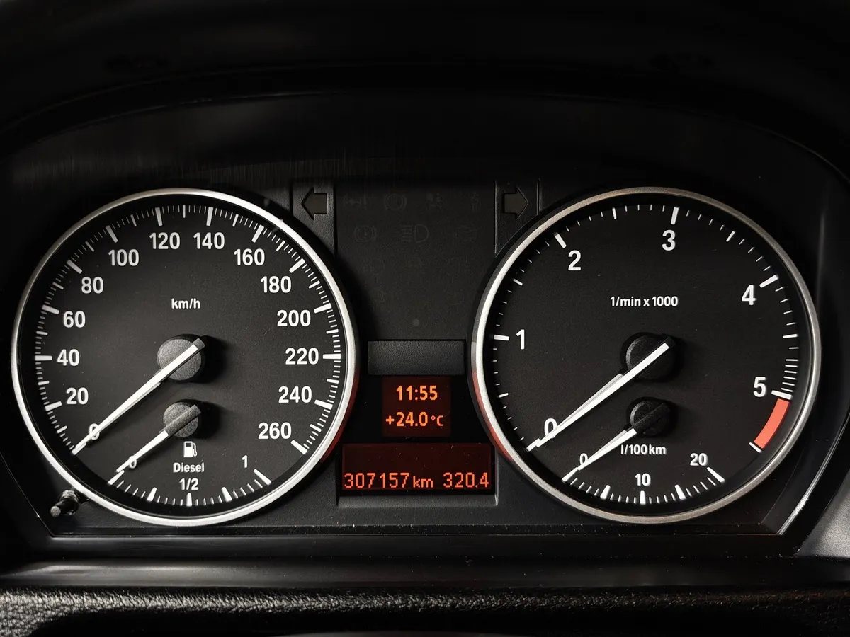 BMW X1 xDrive20d AT (184 л.с.) Черный в АВИЛОН. Слайд №12